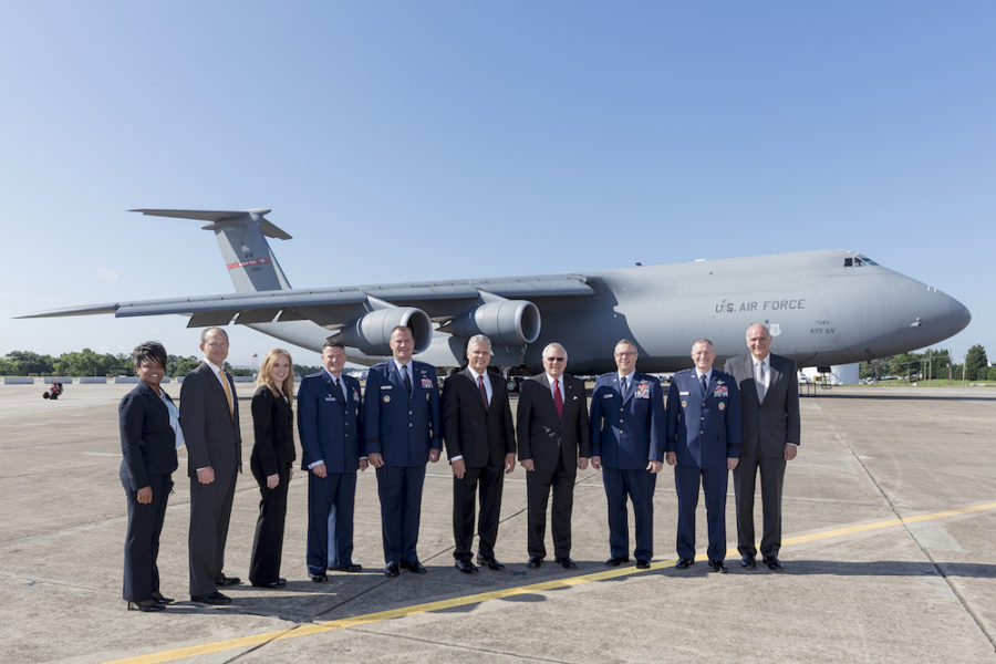 Lockheed Martin feiert 50 Jahre Erstflug der C 5 Galaxy Lockheed Martin hat die letzte C 5M Galaxy an die USAF