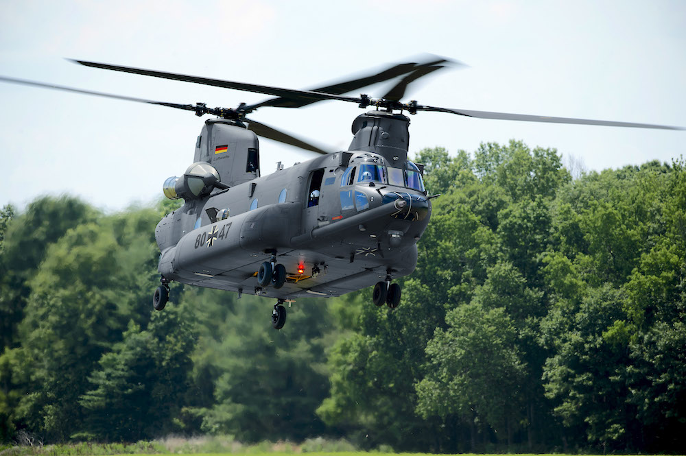 ChinookTriebwerke sollen bei RollsRoyce gewartet werden Aerobuzz.de